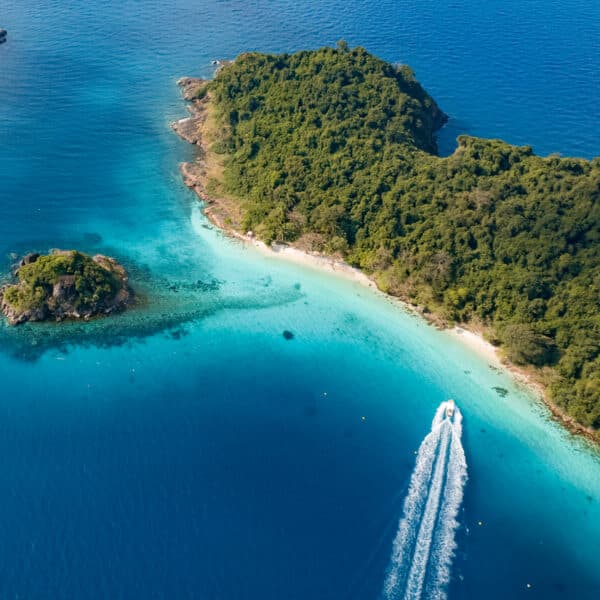 Soneva Kiri Resort Thaïlande vue du ciel bateau