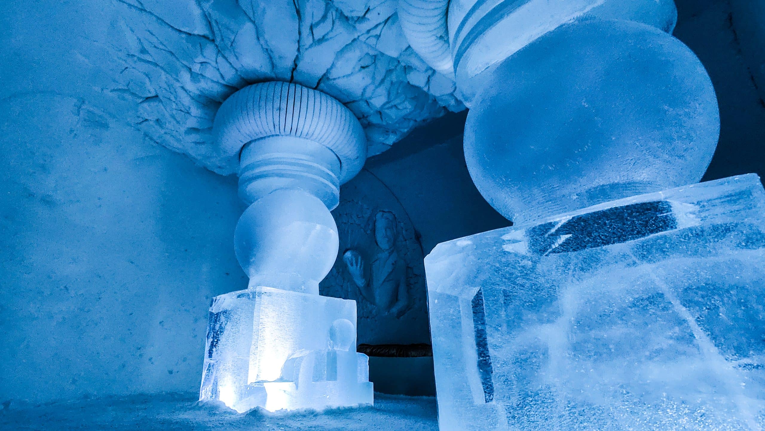 Artic Snow Hotel Finlande sculture glace