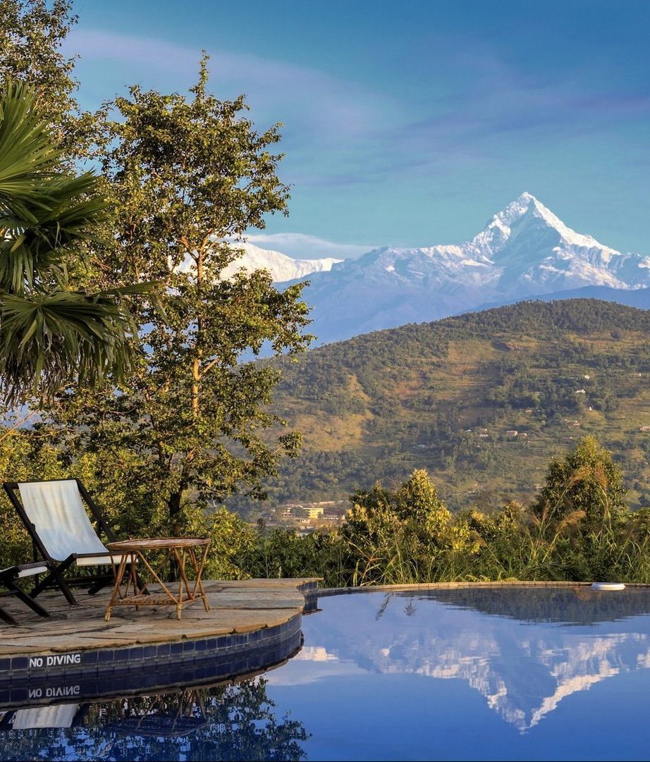 Tiger Mountain Pokhara Lodge Nepal piscine avec vue anapurna