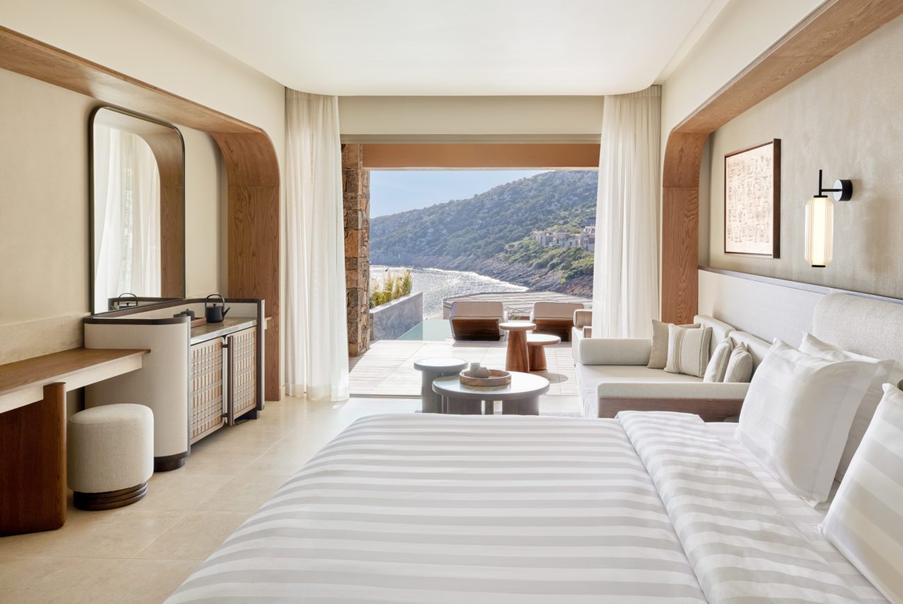 Vue de la chambre de la suite Daios Cove Luxury Resort & Villas hôtel Crète Grèce