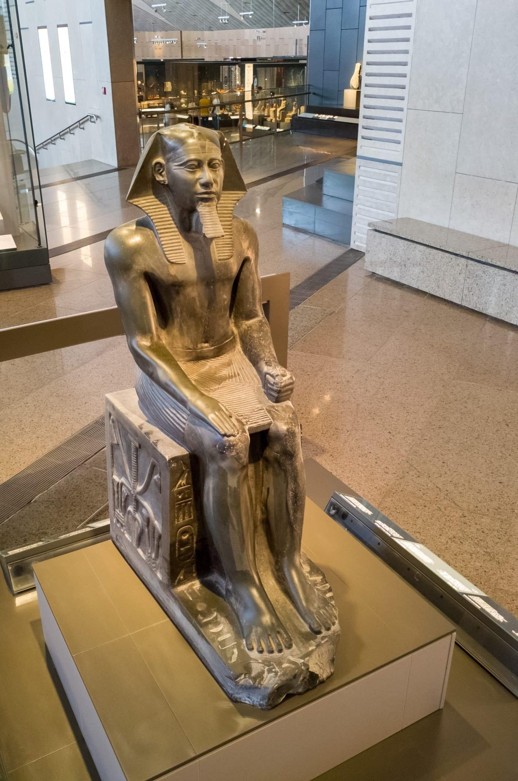 ouverture du grand musee egyptien du caire Egypte statue d'un pharaon